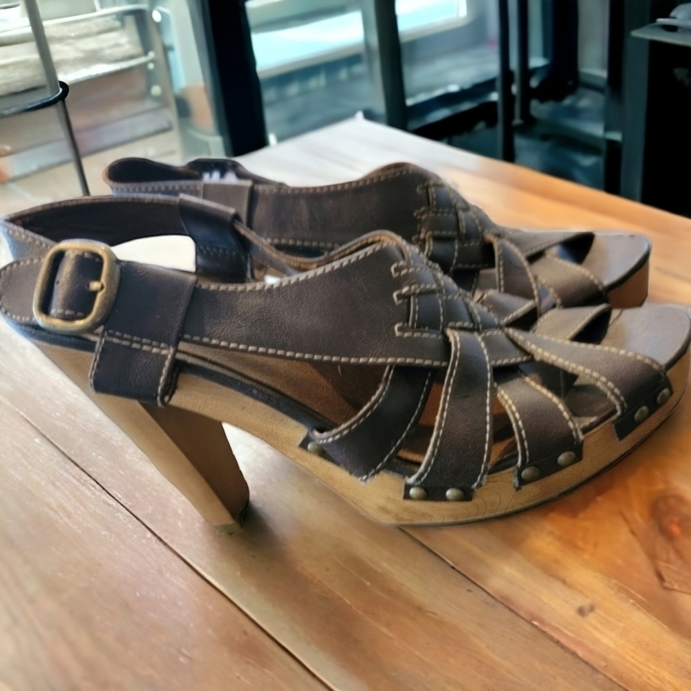 Xhiliration Brown Heels